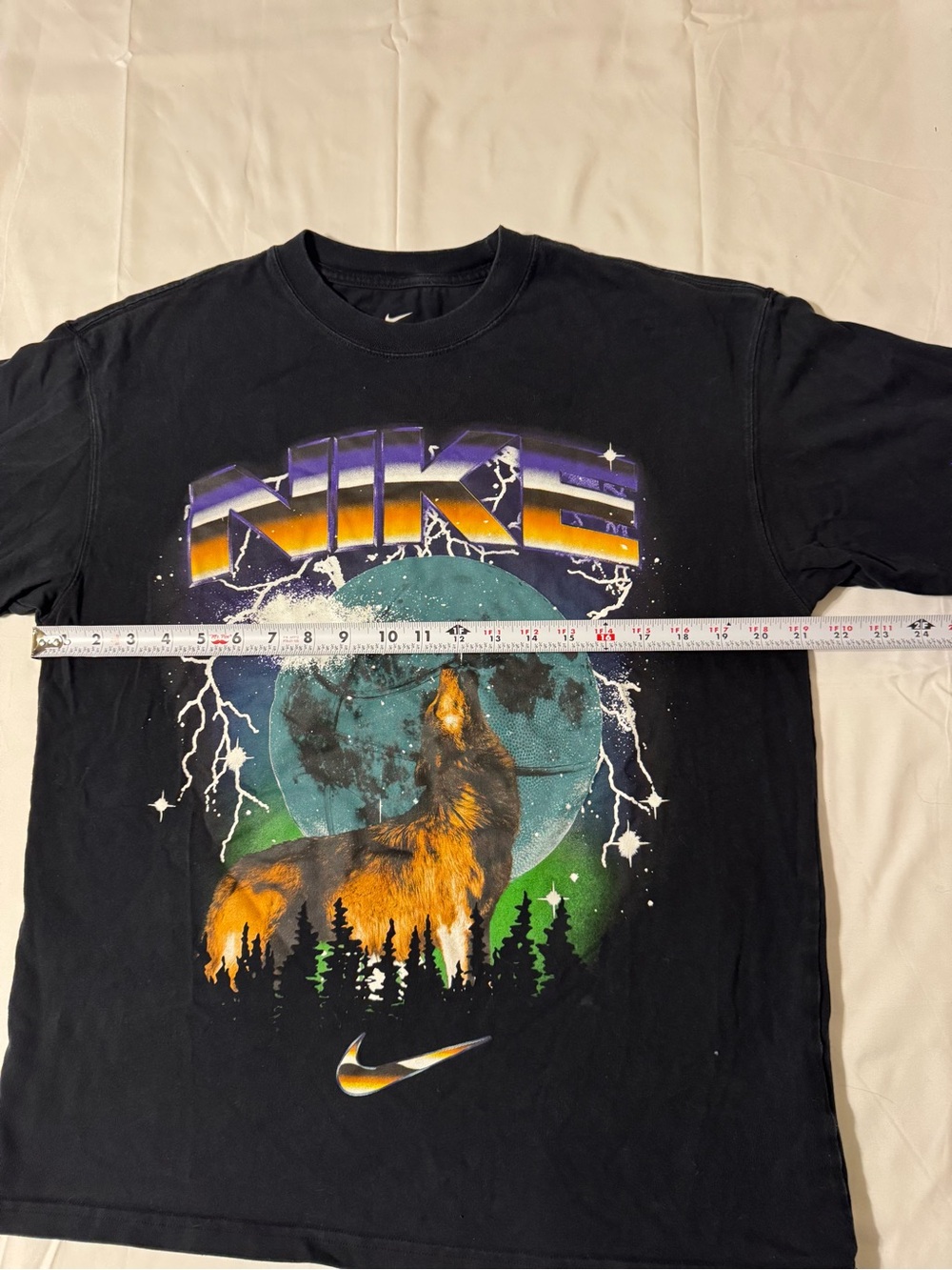 Vintage Nike Black Graphic Wolf Short-Sleeve Tee with Night Sky Print Medium - Picture 4 of 7